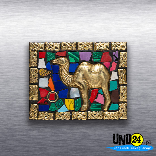 Magnes - Dromader - Płaskorzeźba inkrustowana kamieniami w kolorze kolorowej mozaiki